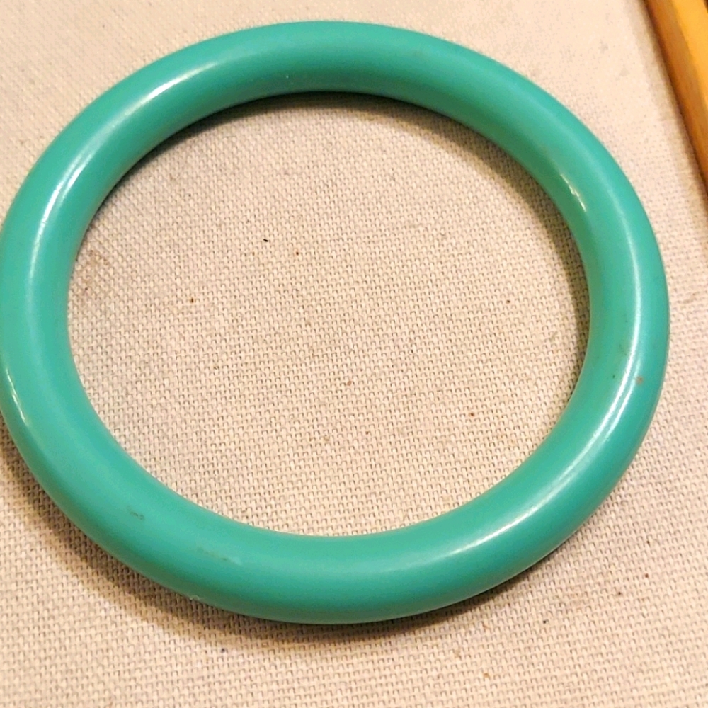 Avon vintage bangle